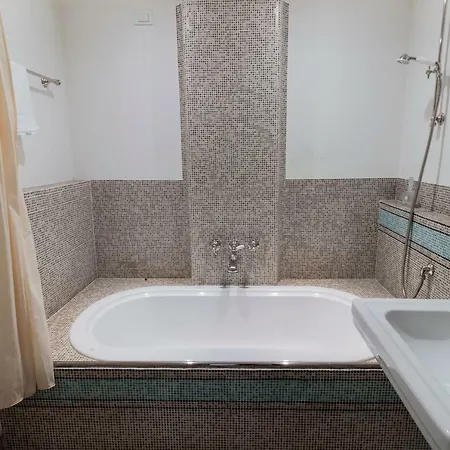 Antica Apartment With Private Outdoor, In The Heart Of Milan Few Steps From Duomo, By Houseinmilano شقة *