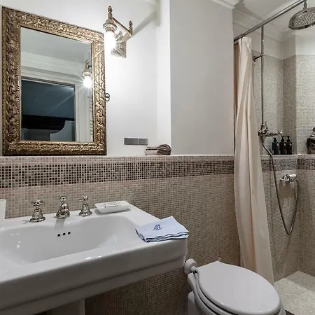شقة Antica Apartment With Private Outdoor, In The Heart Of Milan Few Steps From Duomo, By Houseinmilano