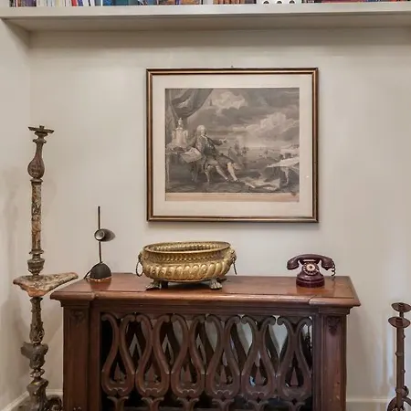 Antica Apartment With Private Outdoor, In The Heart Of Milan Few Steps From Duomo, By Houseinmilano شقة *