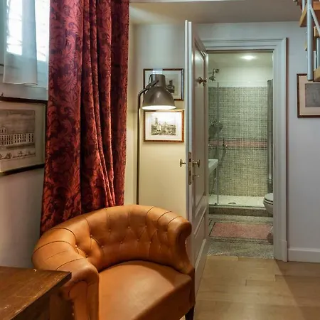 Antica Apartment With Private Outdoor, In The Heart Of Milan Few Steps From Duomo, By Houseinmilano شقة
