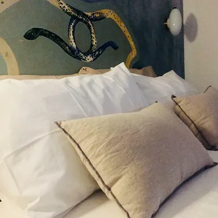 108 Eclectic Loft Near Corso شقة