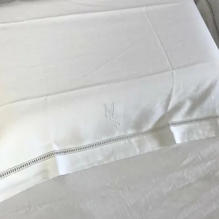 On The Floor Watching Citylife And Mico Apartament *