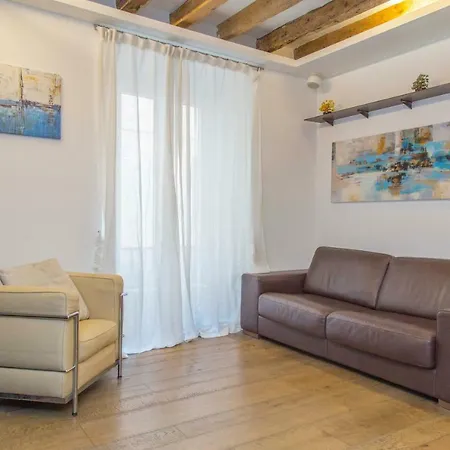 Amazing & Modern Apt In The Center Милан