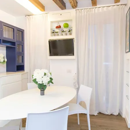 Amazing & Modern Apt In The Center Милан