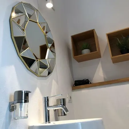 Bruzzanese Apartment *