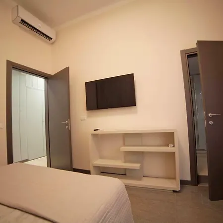 Pensión Cadorna House 2*