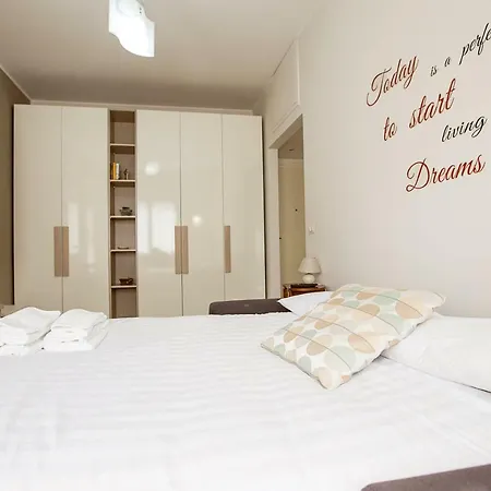 Lorenteggio Apartment