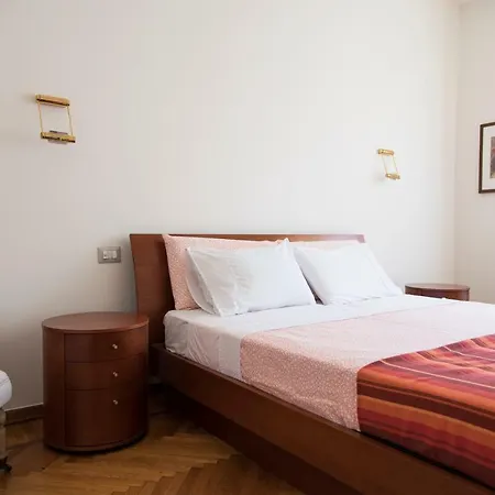 Apartment Spacious Modern Flat In A Lively Area Milan