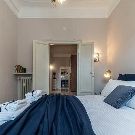 Joivy Sophisticated 3-bed Flat With Desk Milan