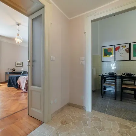 Joivy Sophisticated 3-bed Flat With Desk Apartment Milan