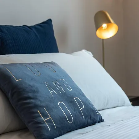 Joivy Sophisticated 3-bed Flat With Desk Apartment
