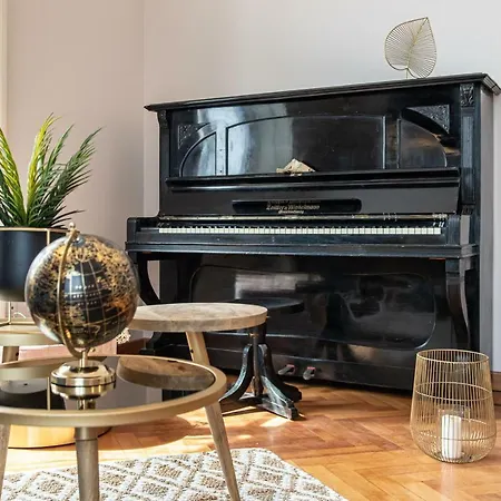 Joivy Sophisticated 3-bed Flat With Desk Apartment *