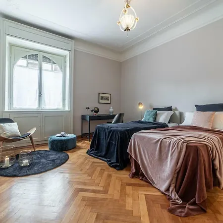 Joivy Sophisticated 3-bed Flat With Desk Apartment *