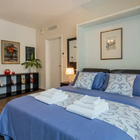 Luxury Studio Apartment *