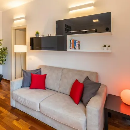 Golden House Apartment *