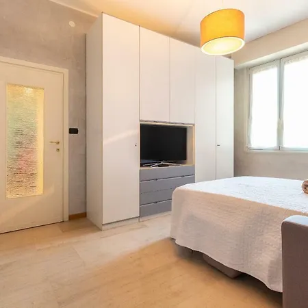 Alessia's Flat Veneziano 3 شقة