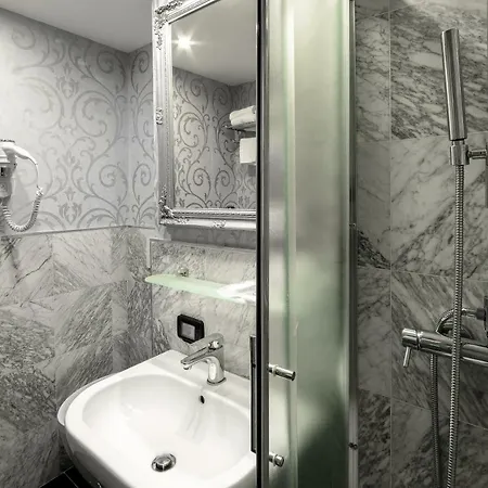 Hotel Canova 3*