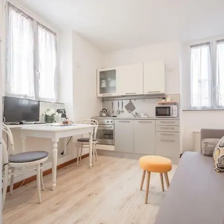 Apartment Homey Feel