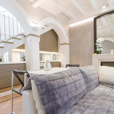 Apartment Elegante E Completamente Arredato In Duomo *