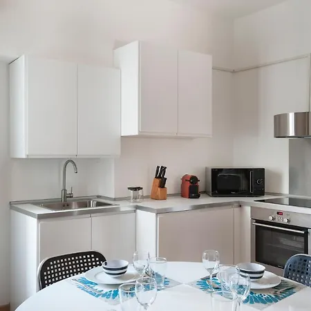 Sweet San Lorenzo, Right In The Centre *