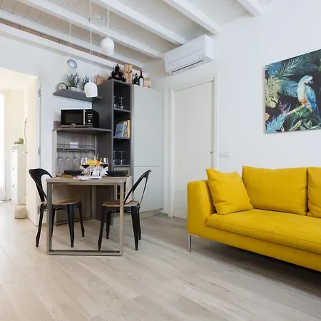 Divina With Terrace - Navigli District - Free Wifi Appartamento