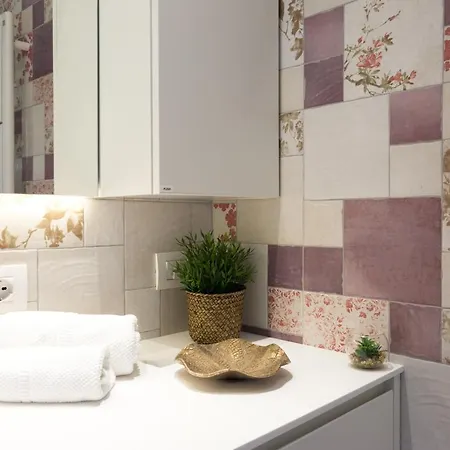 Appartamento Divina With Terrace - Navigli District - Free Wifi