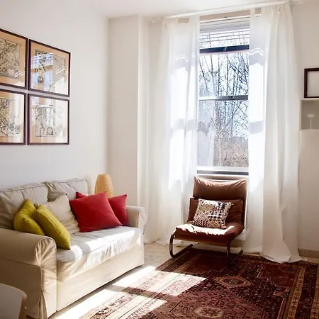 Bright For 5 Close To Isola District Appartement