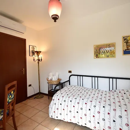 Lägenhet Il Giardino Dell'artista Stylish A