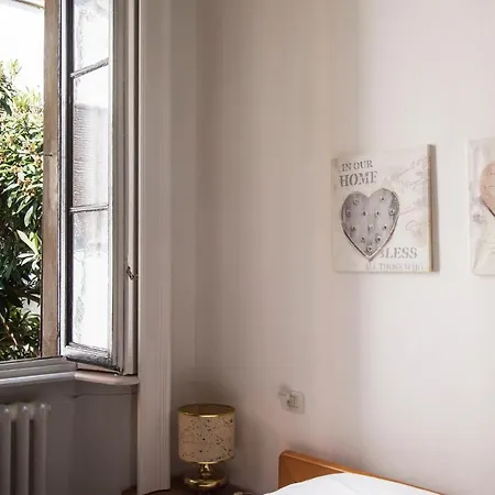 Apartman Peaceful Court In Shopping District Milánó