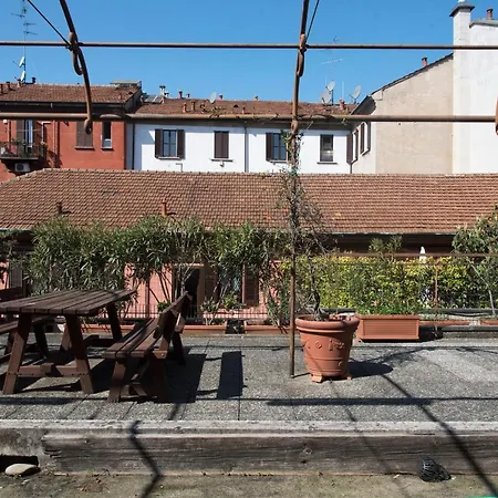 Peaceful Court In Shopping District Apartman *