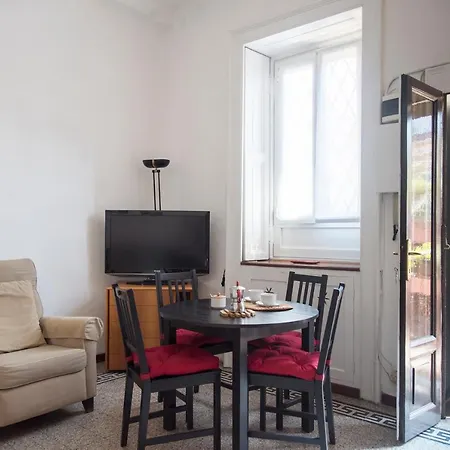 Peaceful Court In Shopping District Apartman *