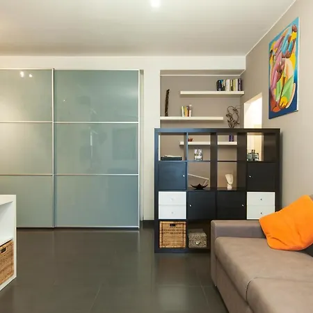 Apartamento High Rise Flat Near Metro Stop