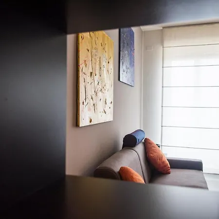 High Rise Flat Near Metro Stop * Milan