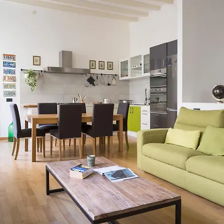Loft Porta Romana Apartment