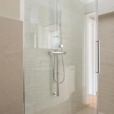 Cosmopolitan Home, 2 Bedrooms, 2 Bth, 5 Guests 밀라노