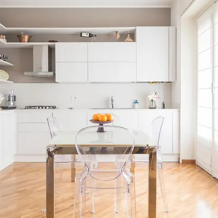 Cosmopolitan Home, 2 Bedrooms, 2 Bth, 5 Guests Daire