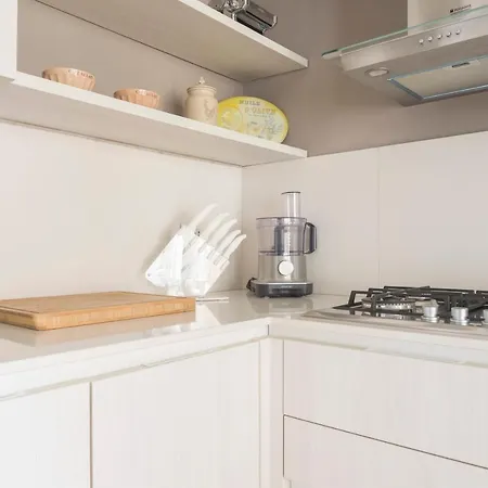 Cosmopolitan Home, 2 Bedrooms, 2 Bth, 5 Guests 아파트 *