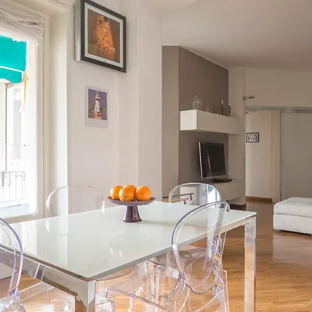 Cosmopolitan Home, 2 Bedrooms, 2 Bth, 5 Guests * 밀라노