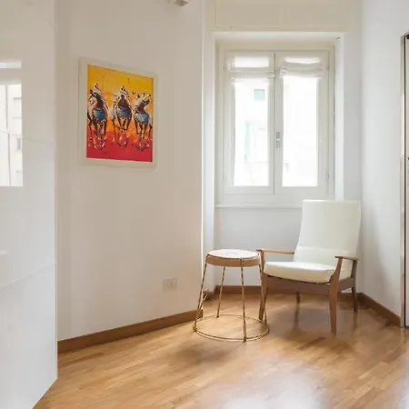 Cosmopolitan Home, 2 Bedrooms, 2 Bth, 5 Guests Daire Milano