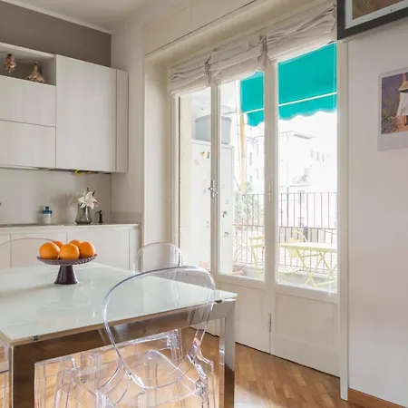 Cosmopolitan Home, 2 Bedrooms, 2 Bth, 5 Guests *