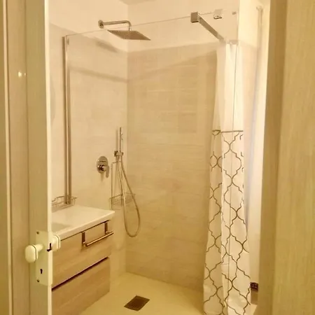 아파트 Cosy And Sweet Studio 3 Stops To Duomo *