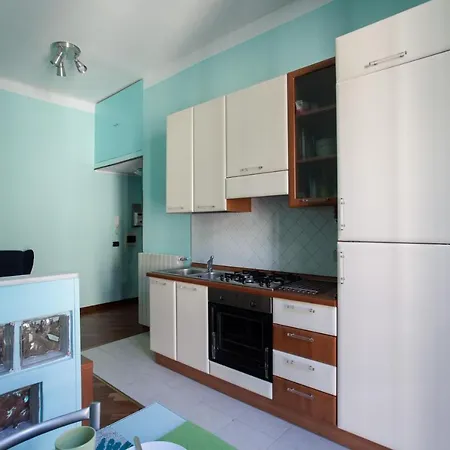 Colorful Apt In Διαμέρισμα *