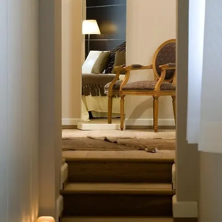 Townhouse 33 Boutique 4*