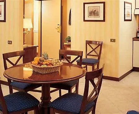 Unaway & Linea Uno Hotel 4*