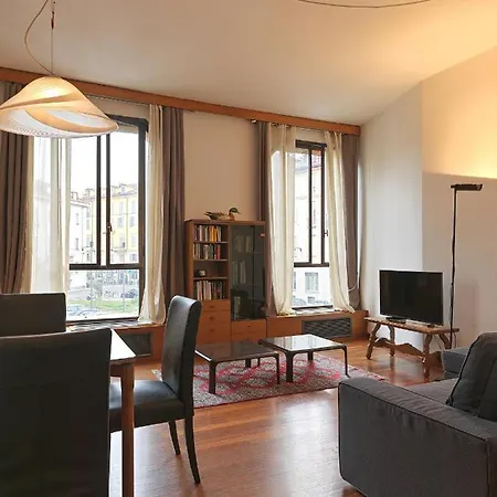 Apartment Santo Stefano Milan