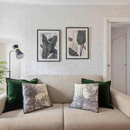 Apt In The Heart Of Fashion Area