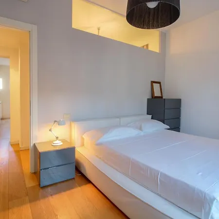 Porta Nuova Modern Flat