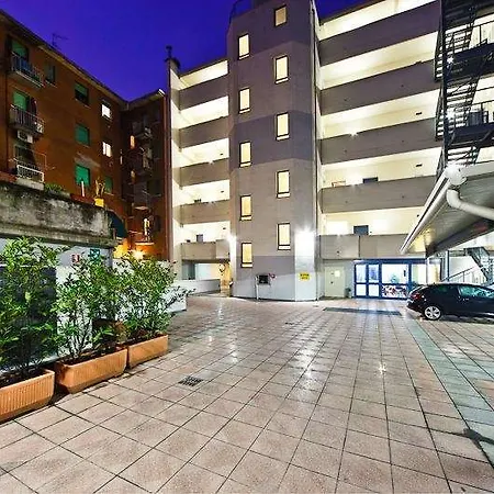 Sechi With Parking ميلان