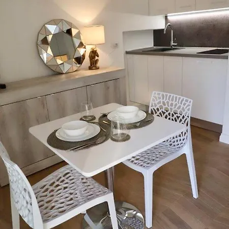 Baronesa Elegant Studio In Centro 아파트