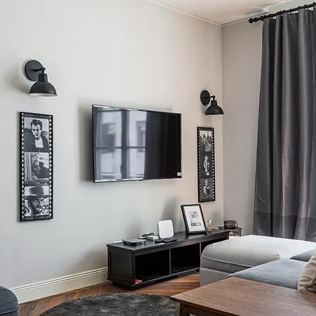 Apartment Wide And Bright Two Bedroom Apartment- Via Freguglia